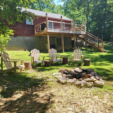 Gas Fireplace, Firepit, And Cedar Adirondack Chair Spencer Eksteriør bilde