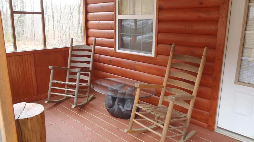 Gas Fireplace, Firepit, And Cedar Adirondack Chair Spencer Eksteriør bilde