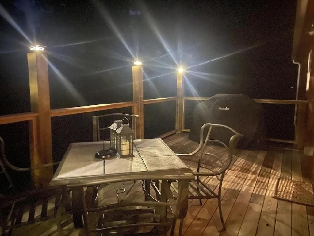 Gas Fireplace, Firepit, And Cedar Adirondack Chair Spencer Eksteriør bilde