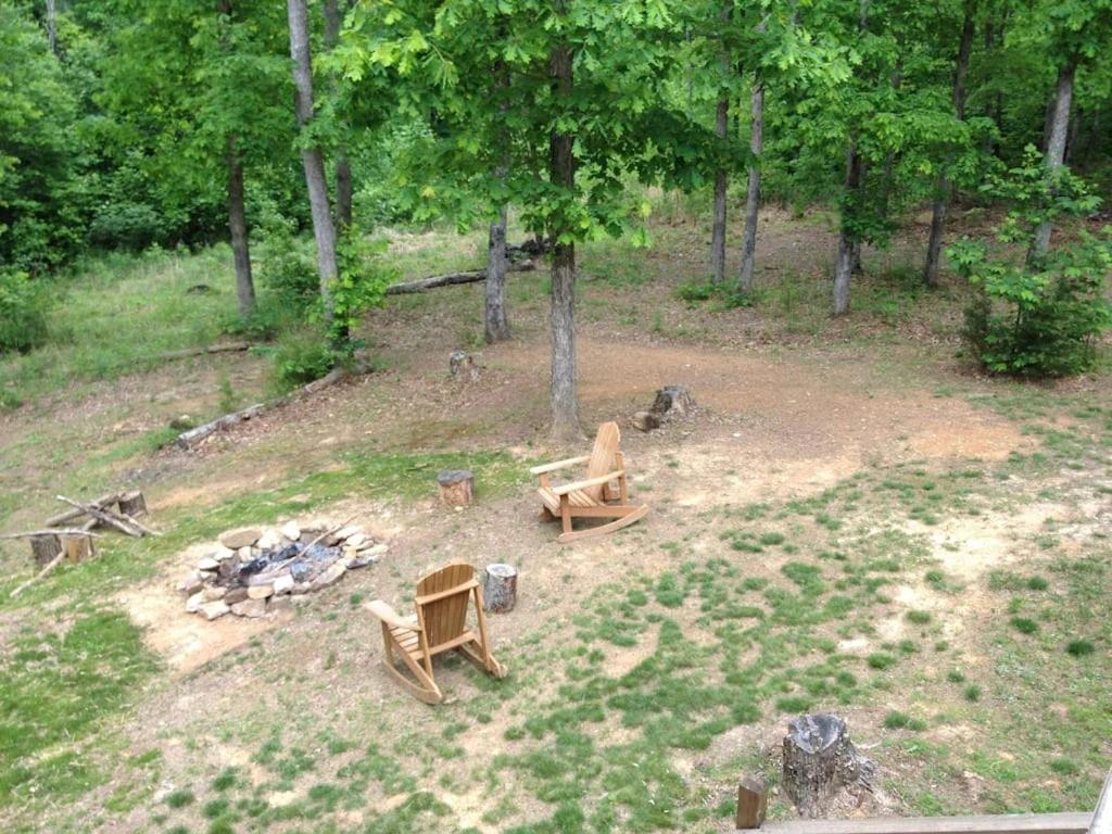Gas Fireplace, Firepit, And Cedar Adirondack Chair Spencer Eksteriør bilde