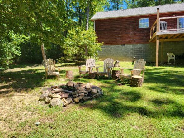 Gas Fireplace, Firepit, And Cedar Adirondack Chair Spencer Eksteriør bilde